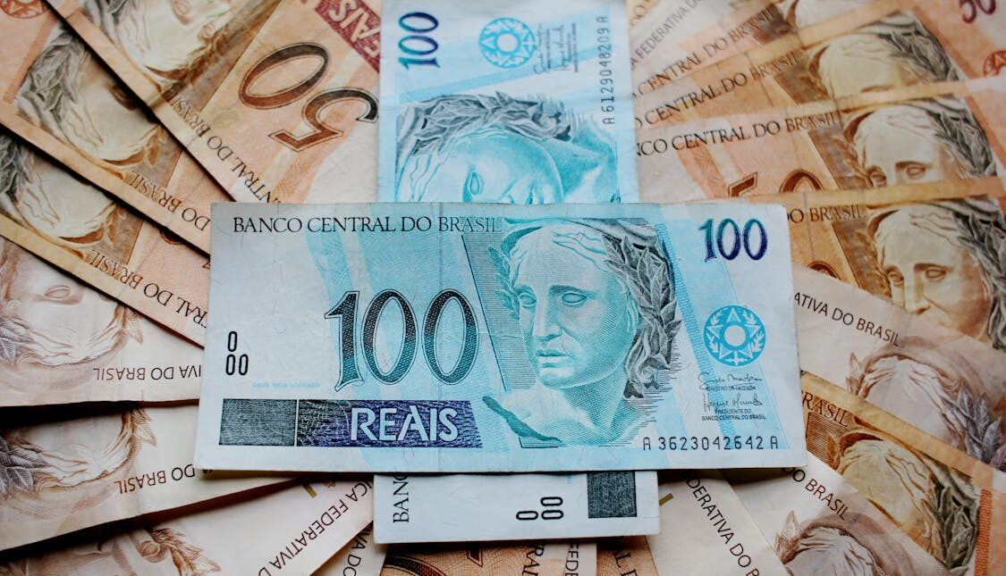 Como a desvalorização do real afeta as pessoas